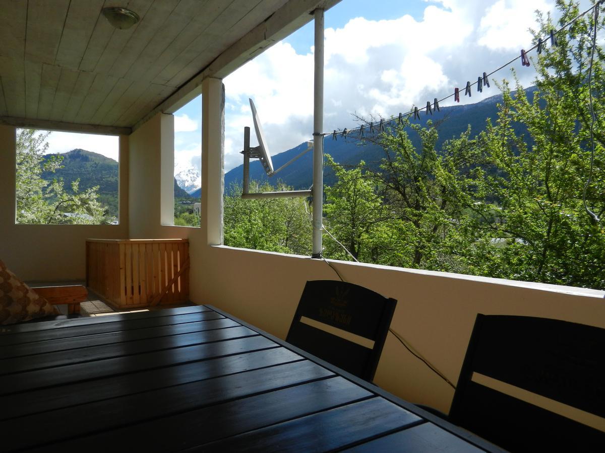Guest House Katia Mestia Exterior foto